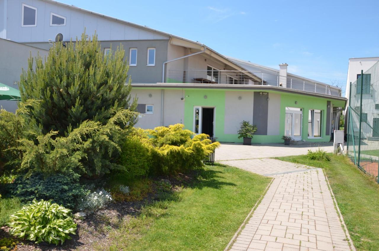 Penzión Rocket Club Lučenec Exterior foto